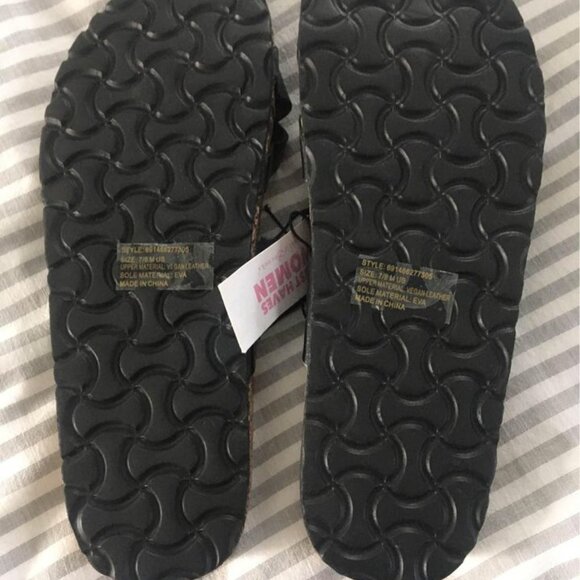 BOBBIE BROOKS | brand new black faux leather sandals - Picture 4 of 5